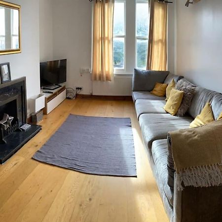 3 Double Bedroomed Flat, Acton. London, Uk Exterior foto