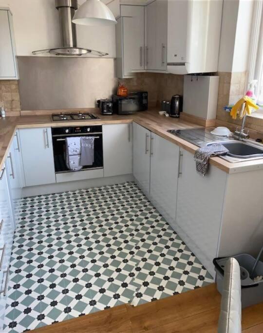 3 Double Bedroomed Flat, Acton. London, Uk Exterior foto